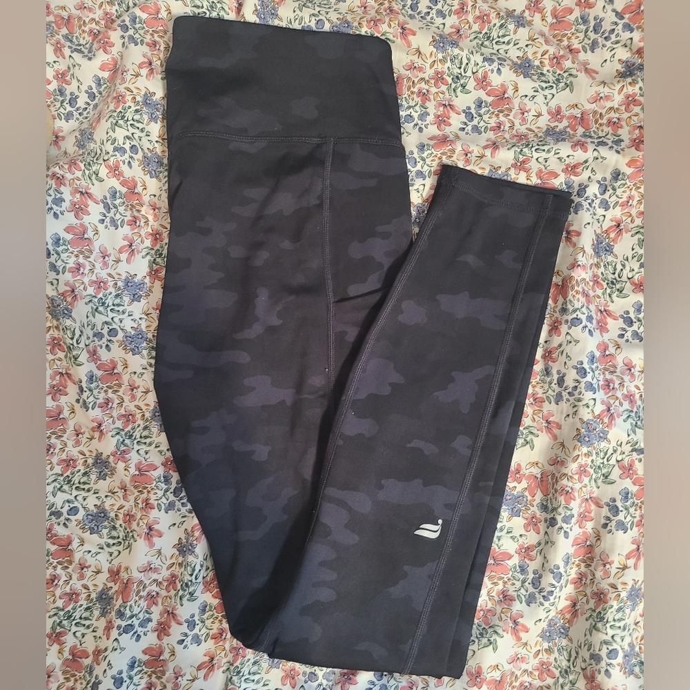 Fabletics Black Camo Leggings | Anywhere Motion365+ High-Waisted Pocket Leggings